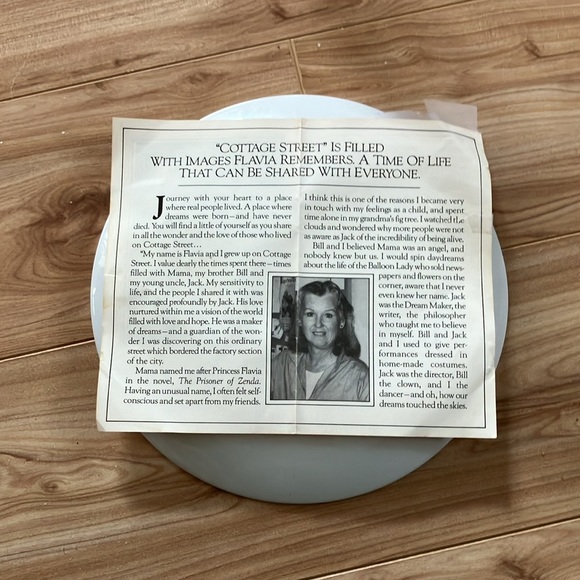 Vintage Flavia Weedn “Balloon Lady “ collector plate - Picture 4 of 5